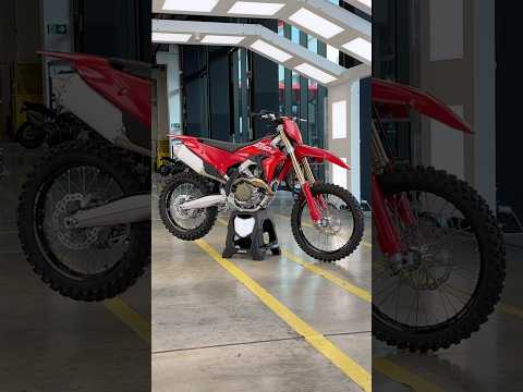 Desmo450 MX The Assembly
