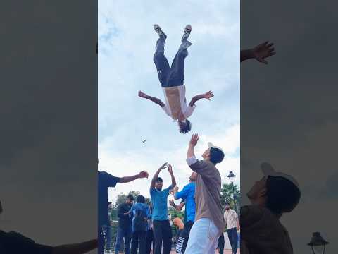 India 🇮🇳 talent ke liye ek like 👍🏽 to banta hai🥹🙏#youtubeshorts #flip #backflip #teambackflip