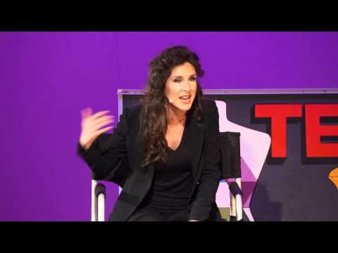 In my chair -- a makeup artists perspective on beauty: Eva DeVirgilis at TEDxRVAWomen - UCsT0YIqwnpJCM-mx7-gSA4Q