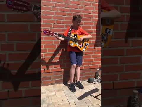 Yoko Bleyer spielt "Räuberhauptmann Zitterarm".