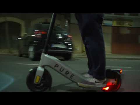 Night-time riding - The Pure Advance e-scooter