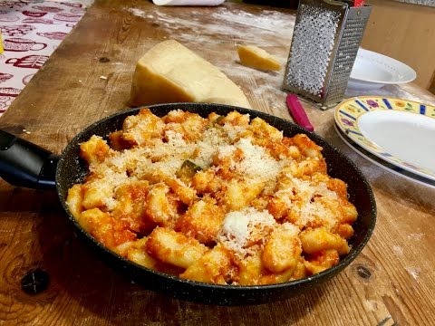 How to make Gnocchi with Tomato Sauce | Pasta Grannies - UCedsqpl7jaIb8BiaUFuC9KQ