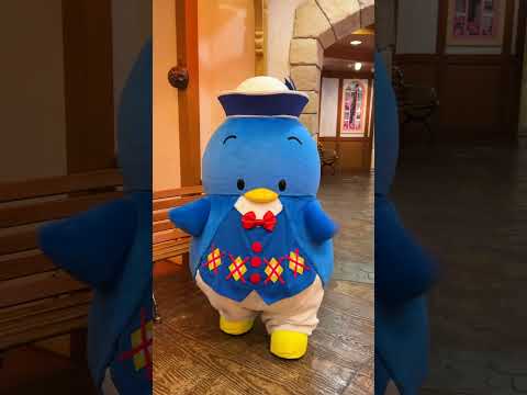 マスコットに注目していると...?①【タキシードサム】#shorts 【公式】