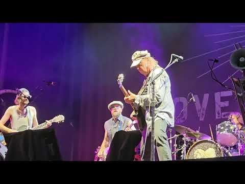 Neil YOUNG & The Chrome Hearts - "When you Dance I Can Really Love" - BRUXELLES / 30.06.2025