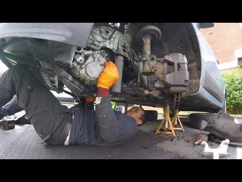 Come si sostituisce la frizione in una Renault Scenic 1.5L Diesel 2010