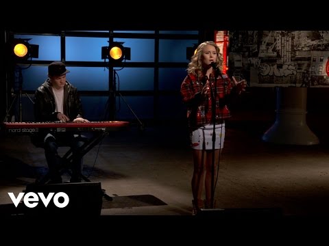 Zara Larsson - Uncover - Vevo dscvr (Live) - UC2pmfLm7iq6Ov1UwYrWYkZA