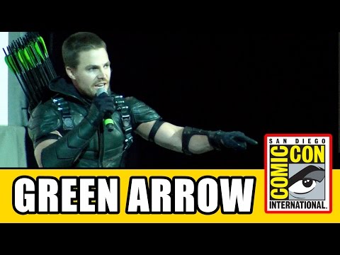 Stephen Amell's Green Arrow Intro at Comic Con - UCS5C4dC1Vc3EzgeDO-Wu3Mg