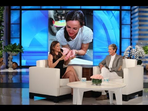 Jennifer Garner Chats About Her Chickens 'Hennifer' and 'Captain Hook' - UCp0hYYBW6IMayGgR-WeoCvQ