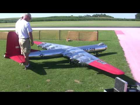 6 engines and HUGE 19' foot wing span scale B 36 flys at NAMFI 2010 SMMAC - UCWjZFIQk_KiANDNExVY7DSQ