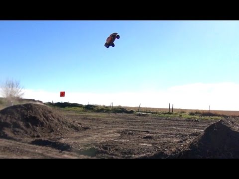 RC ADVENTURES - Jumping a 20 Foot Gap - Vaterra Ford Raptor SVT Radio Control 4x4 Truck - UCxcjVHL-2o3D6Q9esu05a1Q