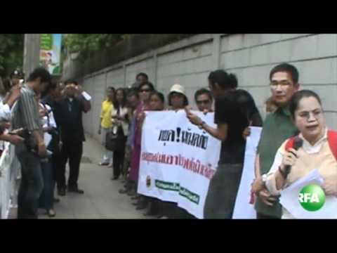 Biểu tình trước sứ quán VN ở Bangkok