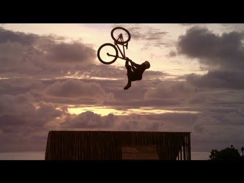 Polygon bikes in a volcano range with Yannick Granieri and Sam Reynolds - UCblfuW_4rakIf2h6aqANefA