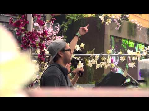 Cazzette at Tomorrowland 2012 - UCsN8M73DMWa8SPp5o_0IAQQ