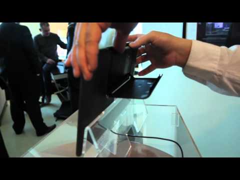 Asus Padfone hands-on at CES 2012 - UCddiUEpeqJcYeBxX1IVBKvQ