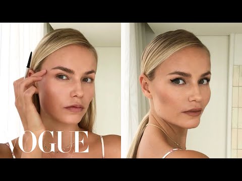 Supermodel Natasha Poly's 3-Step Perfect Cat-Eye | Beauty Secrets | Vogue - UCRXiA3h1no_PFkb1JCP0yMA