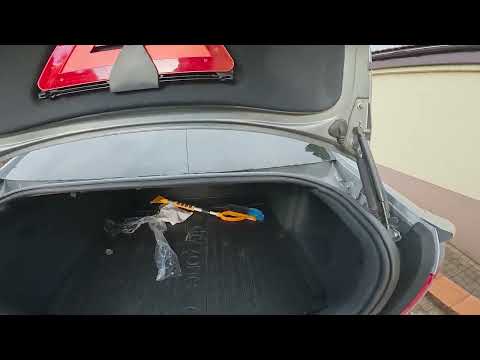 Où se trouve la boîte à fusibles de l'habitacle de l'Audi A6 C6 ?