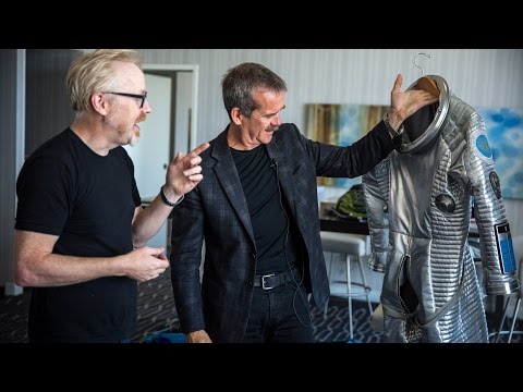 Adam Savage Incognito at Comic-Con 2015 (with Astronaut Chris Hadfield!) - UCiDJtJKMICpb9B1qf7qjEOA