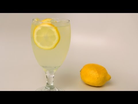 Homemade Lemonade Recipe - Laura Vitale - Laura in the Kitchen Episode 409 - UCNbngWUqL2eqRw12yAwcICg