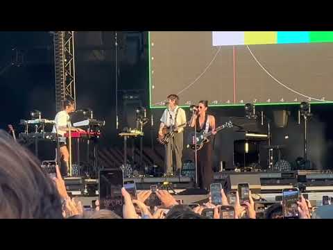 Gracie Abrams Performs “Close to You” Live at Mad Cool Festival 2025