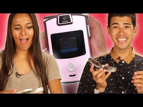 Teens Use Flip Phones For The First Time - UCBUVGPsJzc1U8SECMgBaMFw