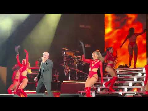 Gasolina......Daddy Yankee x Pitbull: Can't Stop Us Now @ Bangor Maine [HD]