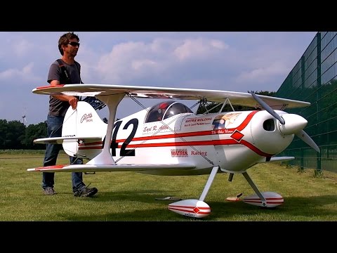 HUGE RC PITTS SPEZIAL S1 SCALE 1:2 MODEL AIRPLANE DEMO FLIGHT / Pitts Meeting Vechta Germany 2016 - UCH6AYUbtonG7OTskda1_slQ