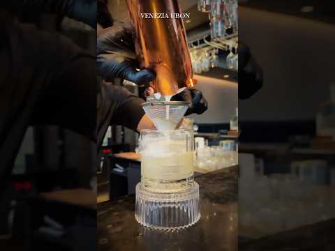 Whisky sour 🥃 #veneziaubon #cocktail #whiskysour