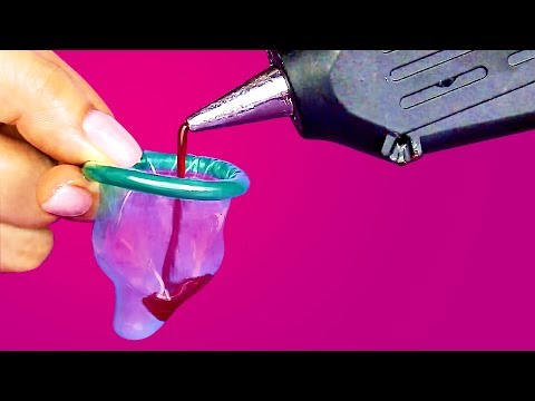25 HACKS WITH THINGS WOMEN ALWAYS CARRY IN THEIR BAGS - UC295-Dw_tDNtZXFeAPAW6Aw