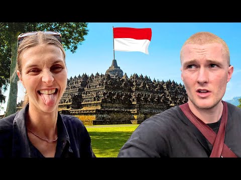 INSIDE THE WORLD'S LARGEST BUDDHIST TEMPLE (Borobudur!) 🇮🇩