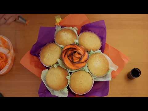 How to make a cupcake bouquet and pipe rosettes in two tone piping - UC2mu-TxXVhwTG1bzFgohtSQ