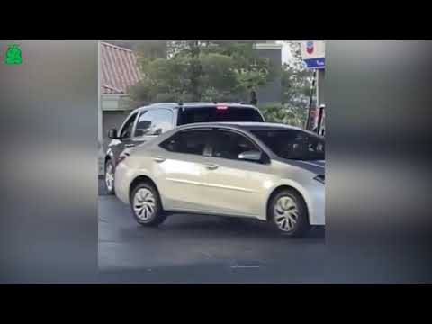 Kadın Şoför  Benzin Pompasına Kaç Manevrada Yanaşır?