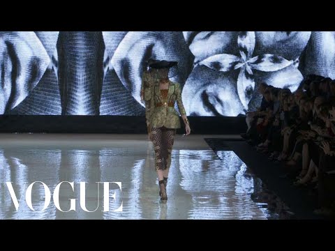 Alexander McQueen Ready to Wear Spring 2013 Vogue Fashion Week Runway Show - UCRXiA3h1no_PFkb1JCP0yMA