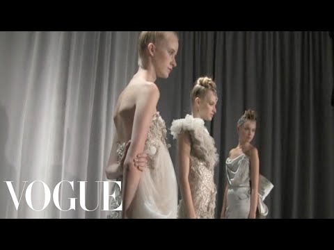 Marchesa Presentation Ready to Wear Spring 2011 Vogue Fashion Week Runway Show - UCRXiA3h1no_PFkb1JCP0yMA