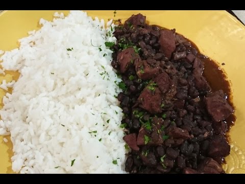 Guiso de arroz con porotos negros y carré de cerdo - UCb8W2JPNwMtV4xA0LFb3LUw