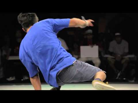 Kareem vs Vicious Victor - Semi Final - Red Bull BC One Chicago 2011 - UCblfuW_4rakIf2h6aqANefA