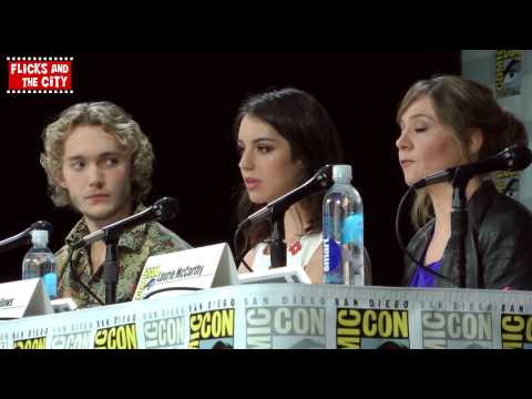 Reign Season 2 Comic Con Panel - Adelaide Kane, Toby Regbo, Megan Follows - UCS5C4dC1Vc3EzgeDO-Wu3Mg