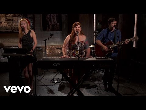 Mary Lambert - Secrets - Vevo dscvr (Live) - UC2pmfLm7iq6Ov1UwYrWYkZA