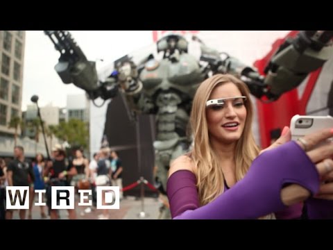 San Diego Comic Con 2013: iJustine Helps WIRED's Giant Robot Get into Comic Con - UCftwRNsjfRo08xYE31tkiyw