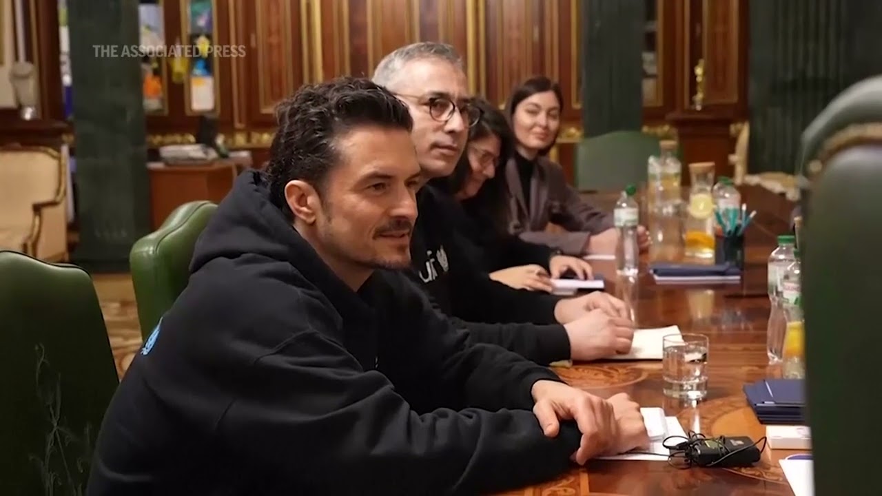 Zelenskyy meets actor Orlando Bloom in Kyiv