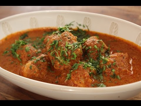 Chicken Balls in Spicy Gravy | Sanjeev Kapoor Khazana - UCmoX4QULJ9MB00xW4coMiOw