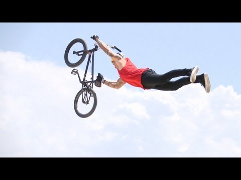 Hanging Foul w/ Corey Bohan - Dirt Conquers BMX - Ep 2 - UCblfuW_4rakIf2h6aqANefA