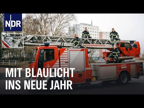 Reupload: Silvester: Notfallärzte und Feuerwehrleute im Einsatz | Die Nordreportage | NDR Doku