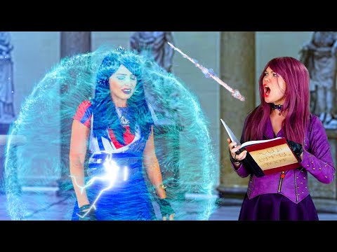 DESCENDANTS MAL SAVES EVIE FROM UMA. (Totally TV Parody) - UCPOIFuct7fjWKkiDRTNJqrg