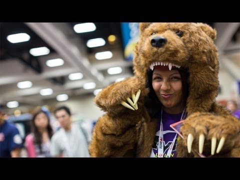 Tested Arrives at San Diego Comic-Con 2013 - UCiDJtJKMICpb9B1qf7qjEOA