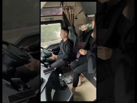 Chuyến hàng đường dài ngày cuối <strong>tuần</strong> của vợ chồng tài xế #truckdriver #trucklife #family #trucking