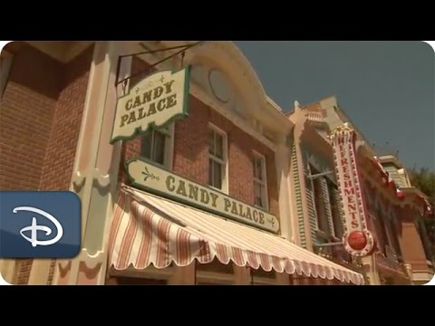 Inside the Candy Kitchen on Main Street, U.S.A. | Disneyland Park - UC1xwwLwm6WSMbUn_Tp597hQ