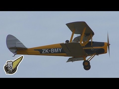 Tiger Moth Biplane Aerobatics - Impressive! - UC6odimYAtqsr0_7m8p2Dhiw