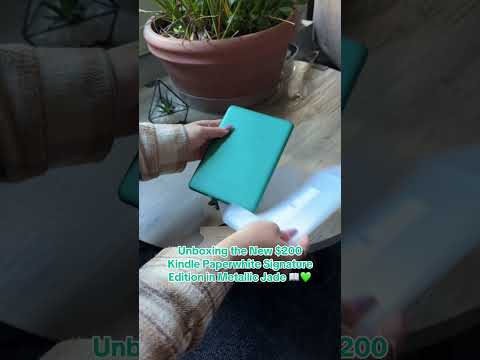 Unboxing Kindle Paperwhite Signature Edition in Metallic Jade