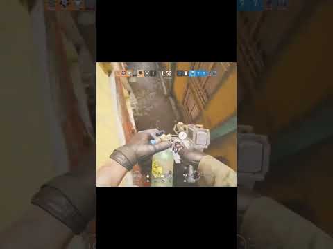 Funny moment on old favela #rainbowsixsiege #oldsiege #oldfavela #glitch