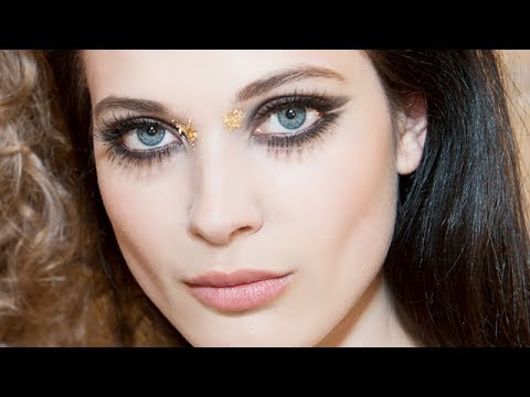 Chanel Cruise 2014/15 Show Makeup Tutorial - UCzTKskwIc_-a0cGvCXA848Q